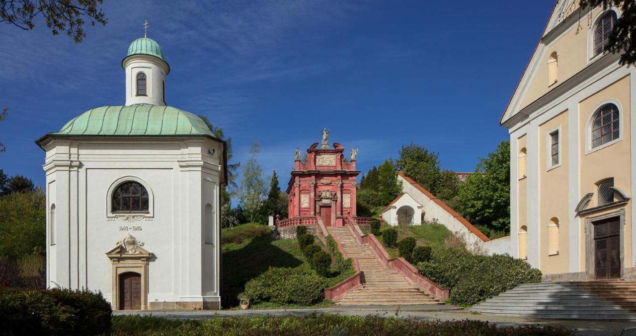 Apartmany Myslivna Ostrov  Exterior foto